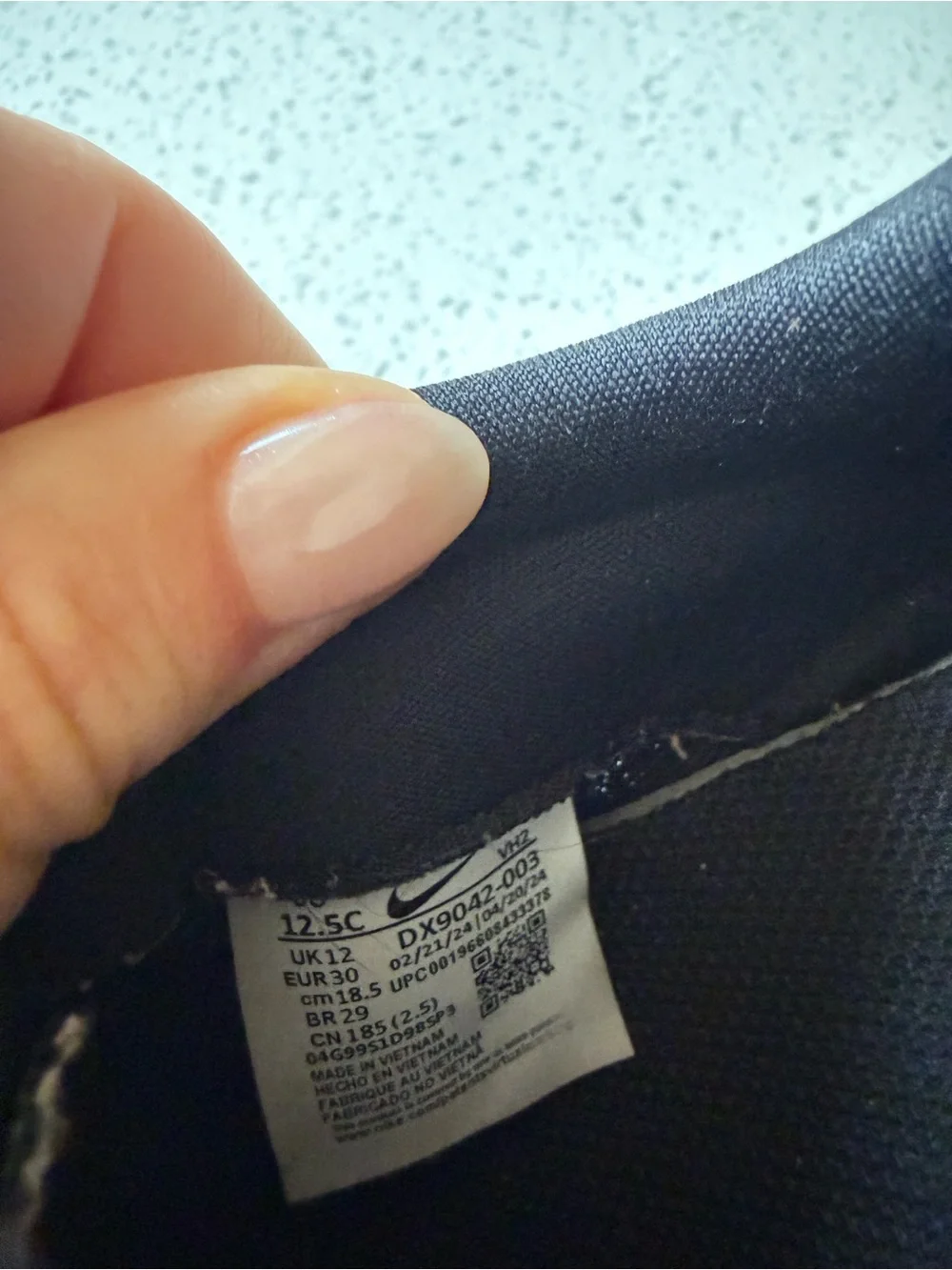 Nike Black Tanjun Kids Shoe (Black/White) Size12.5